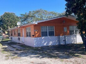 2545 York St in Opa Locka, FL - Building Photo