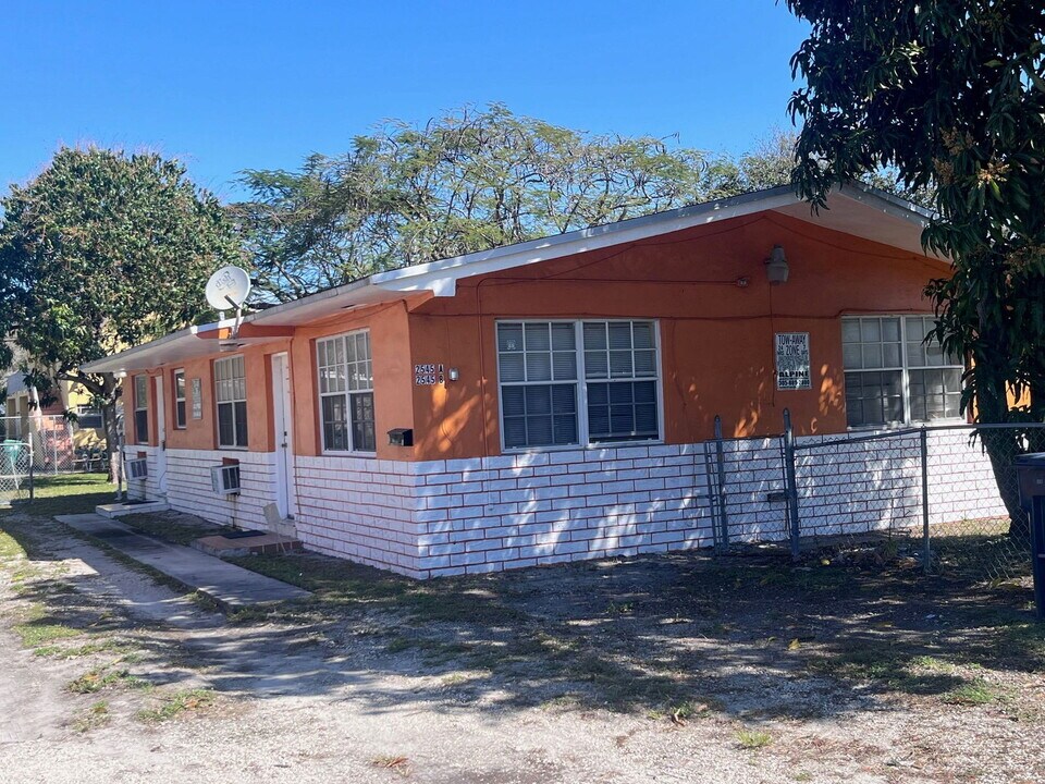 2545 York St in Opa Locka, FL - Building Photo