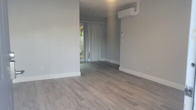 458 50th Ave N, Unit 2 in St. Petersburg, FL - Building Photo - Building Photo