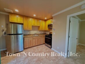 1687 Siskiyou Dr in Salinas, CA - Building Photo - Building Photo