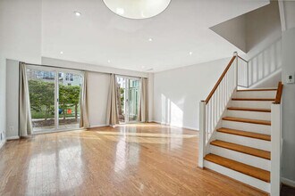 242 G St SW in Washington, DC - Building Photo - Building Photo