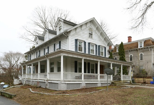 61 Broad St in Norwich, CT - Foto de edificio - Building Photo