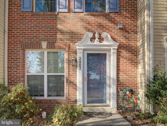 2402 Misty Dawn Ct in Herndon, VA - Foto de edificio - Building Photo