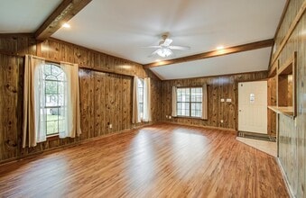 810 Roosevelt St in Sealy, TX - Building Photo - Building Photo