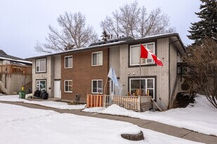2736 19 Av SE in Calgary, AB - Building Photo