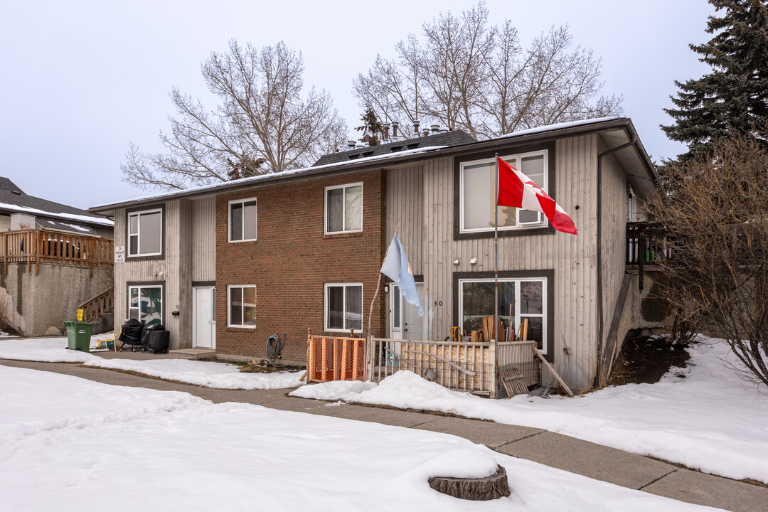 2736 19 Av SE in Calgary, AB - Building Photo