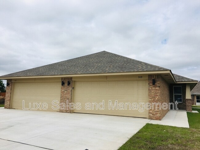 property at 749 SW 13th St