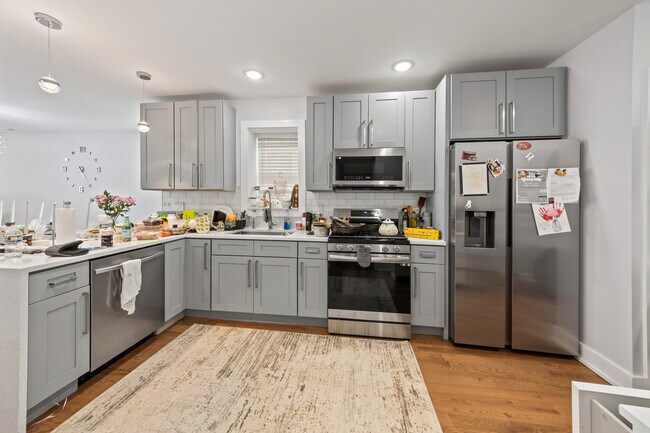 2550 W Balmoral Ave in Chicago, IL - Foto de edificio - Building Photo