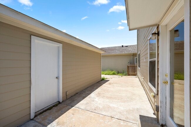 property at 6158 Settlers Lake Cir E