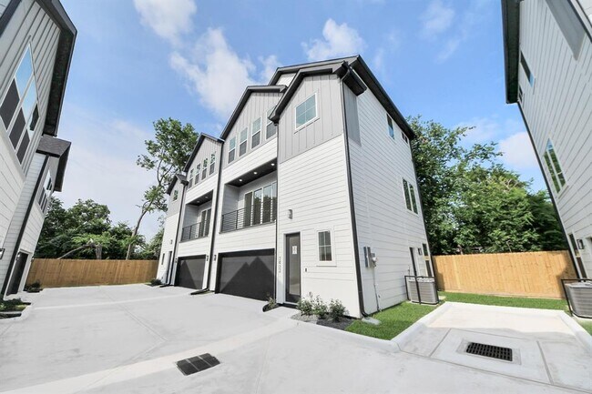 2422 Harrington St in Houston, TX - Building Photo - Building Photo