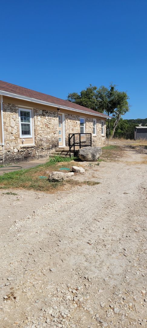 2623 Twin Hills Rd in Kempner, TX - Building Photo - Building Photo