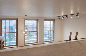 2043 Random Rd in Cleveland, OH - Foto de edificio - Building Photo