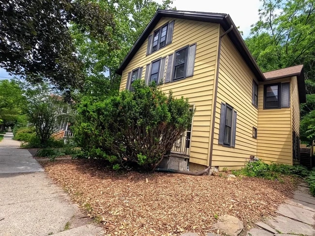 201 Linn St, Unit 1 in Ithaca, NY - Building Photo - Building Photo
