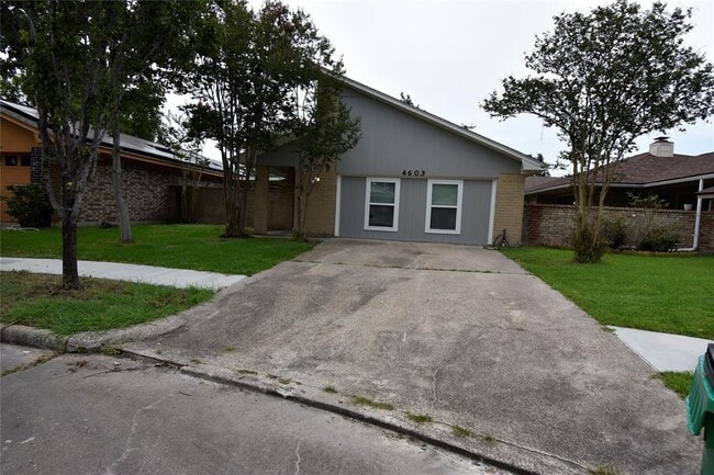 4603 Meadowood Dr in Baytown, TX - Building Photo - Building Photo
