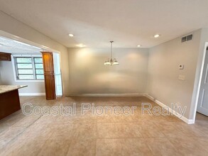 3944 E Eden Roc Cir in Tampa, FL - Building Photo - Building Photo