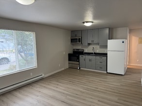 1004 S Cloverdale St in Seattle, WA - Building Photo - Building Photo