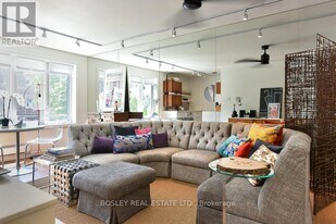 10 Tennis Crescent in Toronto, ON - Building Photo