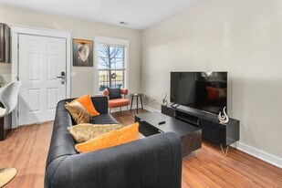 702 E Ferry St in Detroit, MI - Building Photo