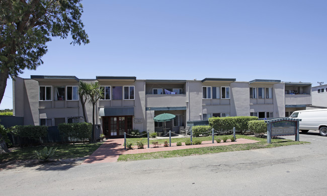Vineyard Apartments in Santa Maria, CA - Foto de edificio - Building Photo