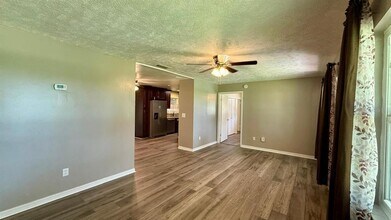 1102 Myrtle Rd in Valrico, FL - Building Photo - Building Photo