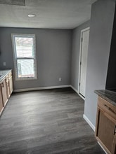 1002 E 76th St in Cleveland, OH - Foto de edificio - Building Photo