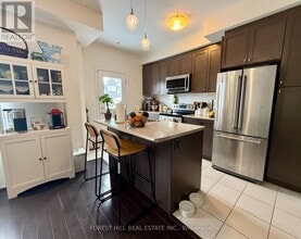 42 Bert Tait Ln in Whitchurch-Stouffville, ON - Building Photo - Building Photo