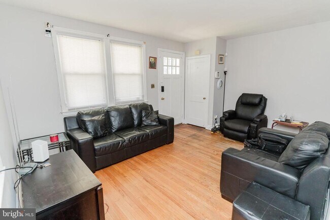 3329 Ingleside Ave in Baltimore, MD - Building Photo - Building Photo