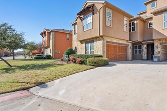 2630 Villa Di Lago Dr in Grand Prairie, TX - Building Photo - Building Photo