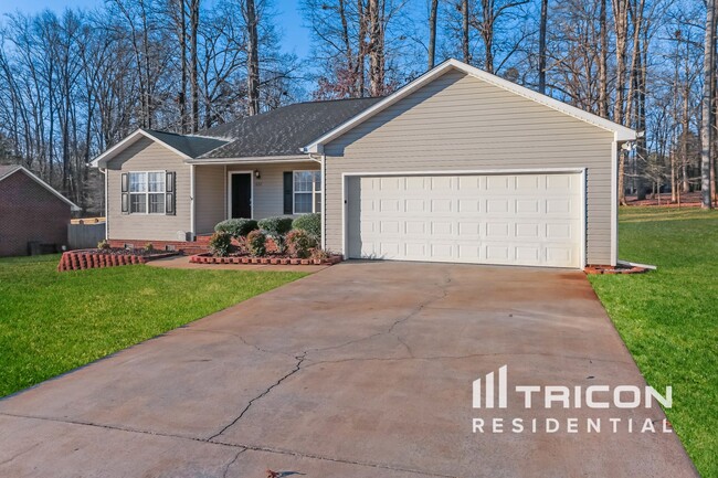 property at 657 Beavers Cove Ln NW