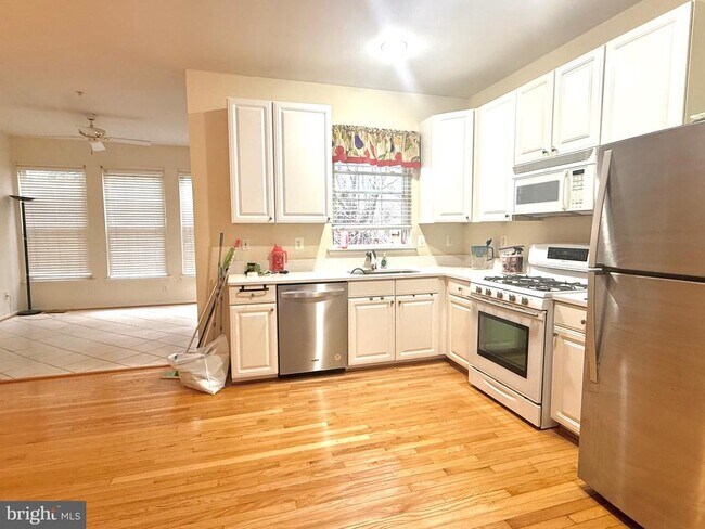 13123 Diamond Hill Dr in Germantown, MD - Building Photo - Building Photo