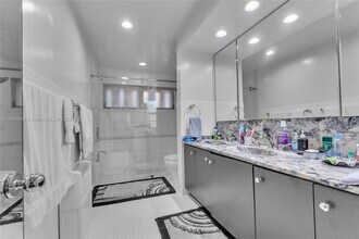 9200 W Bay Harbor Dr in Bay Harbor Islands, FL - Building Photo - Building Photo