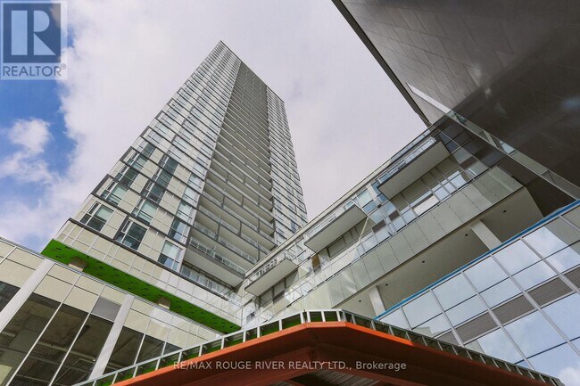 5180 Yonge St in Toronto, ON - Building Photo - Building Photo