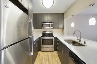 Summerhill Park in Sunnyvale, CA - Foto de edificio - Building Photo