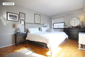 401 2nd Ave in New York, NY - Building Photo - Building Photo