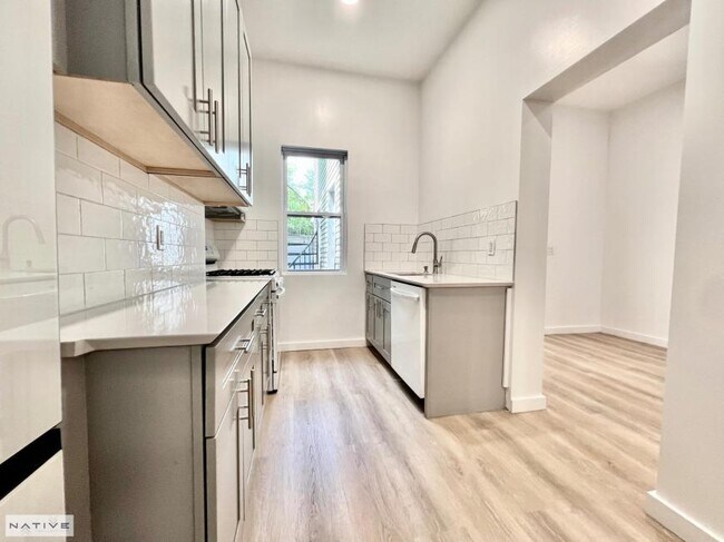 519 Graham Ave in Brooklyn, NY - Building Photo - Building Photo