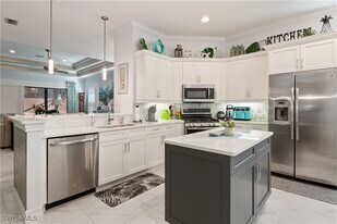 6604 Roma Way in Naples, FL - Building Photo