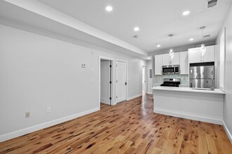 283 Chelsea St, Unit #2 in Boston, MA - Foto de edificio - Building Photo