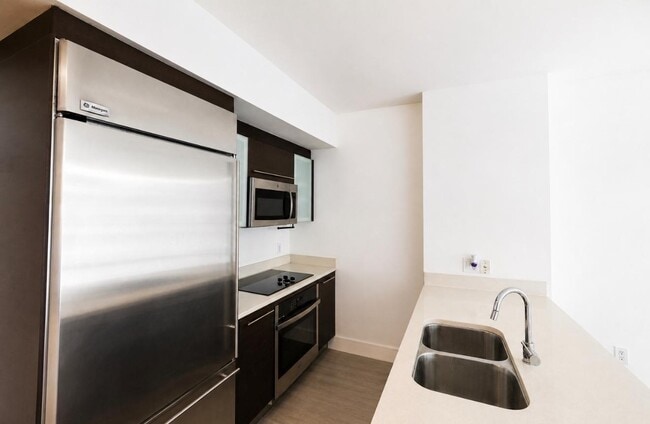 500 Brickell Ave, Unit 2904 in Miami, FL - Foto de edificio - Building Photo