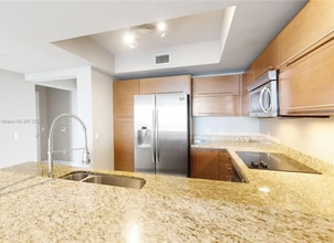 2641 N Flamingo Rd in Plantation, FL - Building Photo - Building Photo