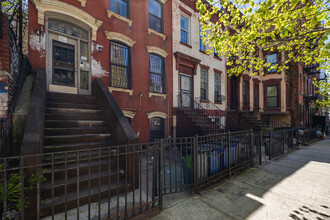 340 Hart St in Brooklyn, NY - Building Photo - Building Photo