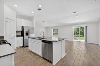 33670 Sky Blossom Cir in Leesburg, FL - Building Photo - Building Photo