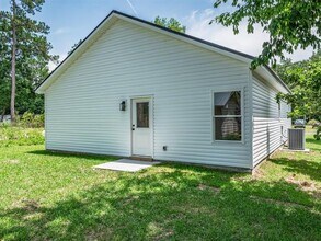 66 Kiowa Trail in Crawfordville, FL - Building Photo - Building Photo