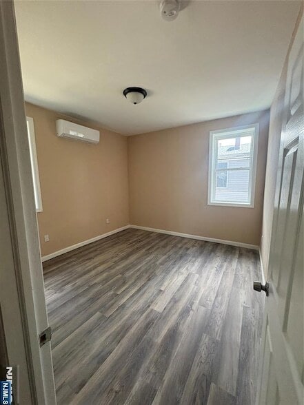 172 N Main St, Unit 5 in Paterson, NJ - Foto de edificio - Building Photo