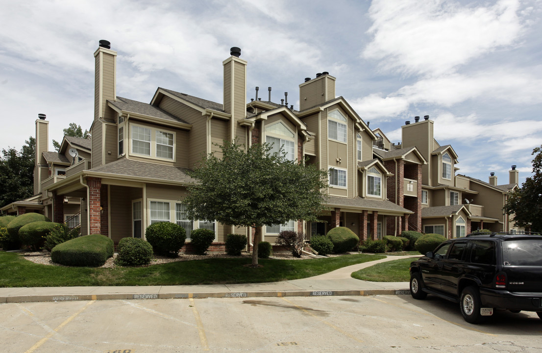 Miralago Condominiums in Littleton, CO - Foto de edificio