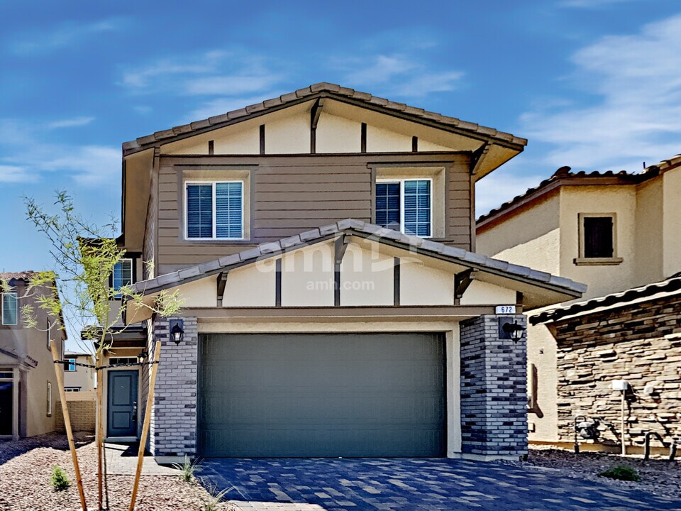 672 N Water St in Henderson, NV - Building Photo