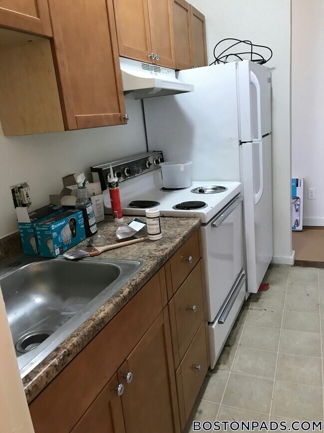 896 Huntington Ave, Unit 3