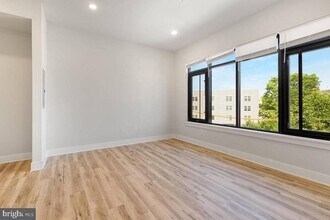 2440 Kensington Ave in Philadelphia, PA - Building Photo - Building Photo