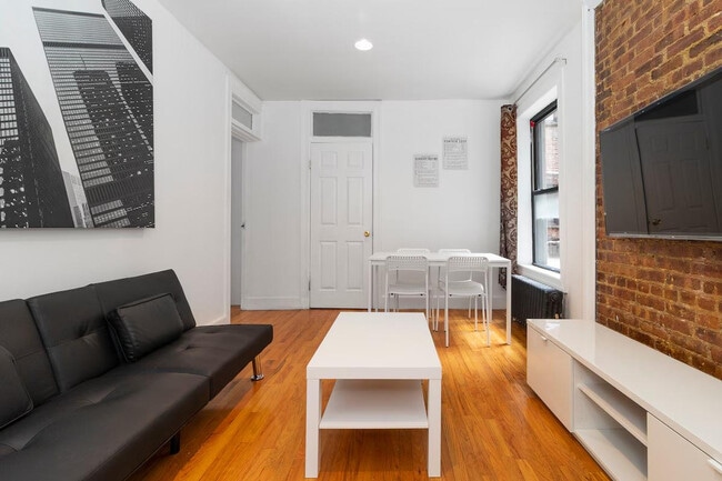 322 E 93rd St in New York, NY - Building Photo - Building Photo