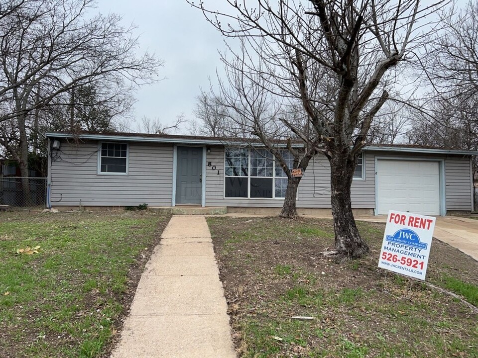 801 Evergreen Dr in Killeen, TX - Building Photo