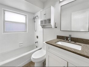 23337 Olean Blvd in Port Charlotte, FL - Foto de edificio - Building Photo